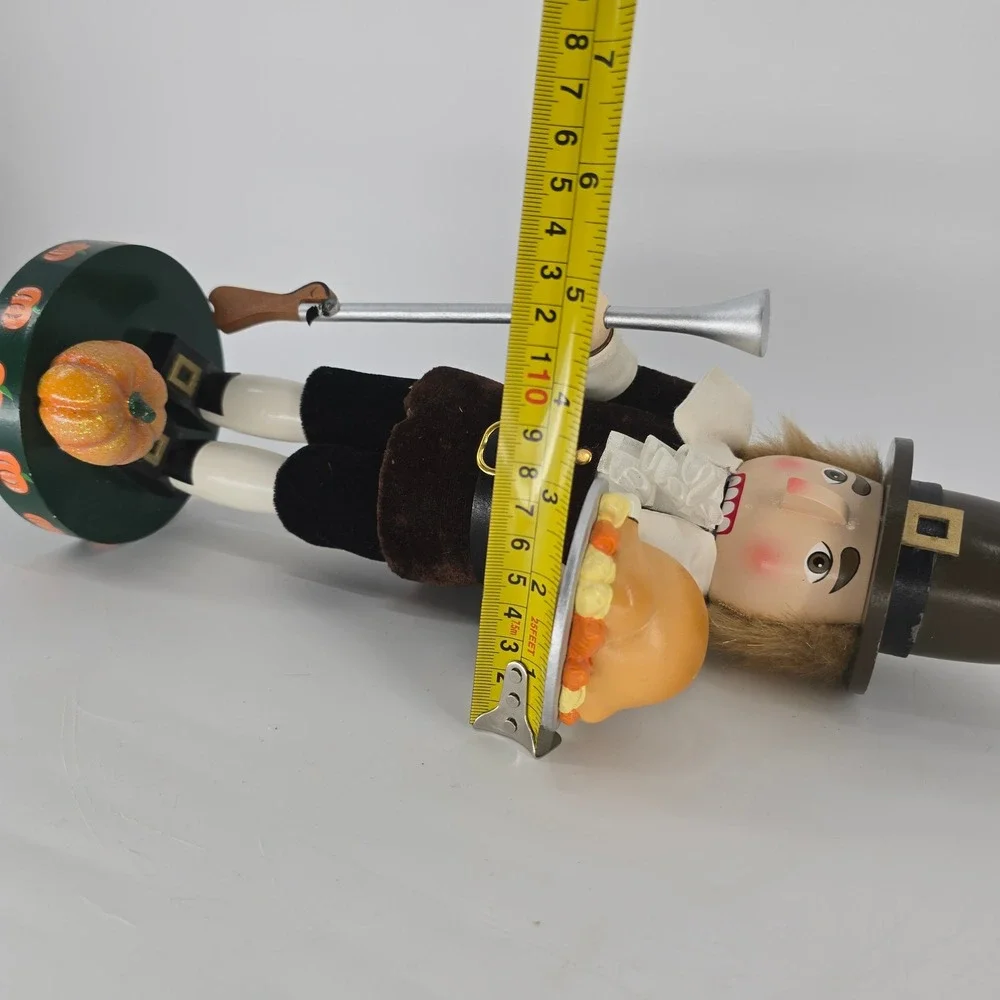 Vintage 2003 Nutcracker Village Thanksgiving Pilgrim Man with Turkey  14